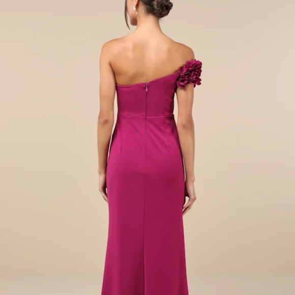 Elegant Magenta One-Shoulder Dress - Picture 2 of 11